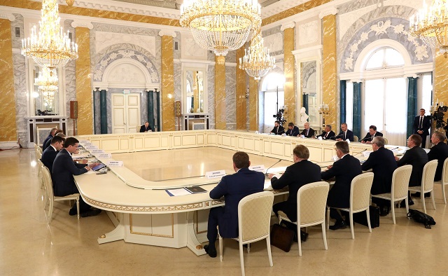 Владимир Путин поддержал инициативу по увеличению объемов производства электрокаров