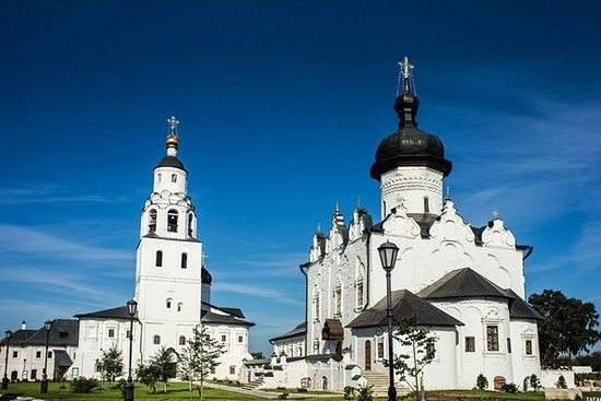 В Успенском соборе мужского монастыря в Свияжске провели первую литургию после реставрации (ВИДЕО)
