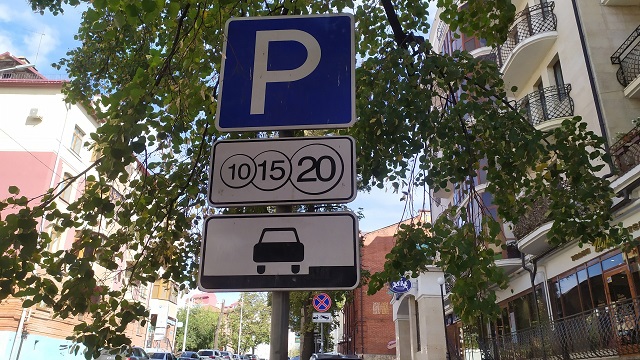 Парковки Казани сделают бесплатными на майские праздники