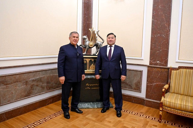Минниханов наградил главу республики Тыва медалью «100 лет образования ТАССР»