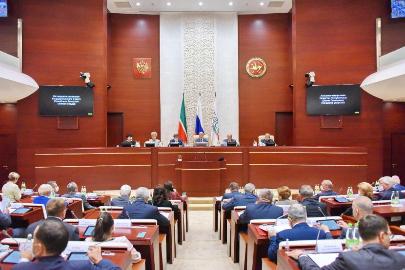 Власти Татарстана лишили должников соцподдержки и пенсий 