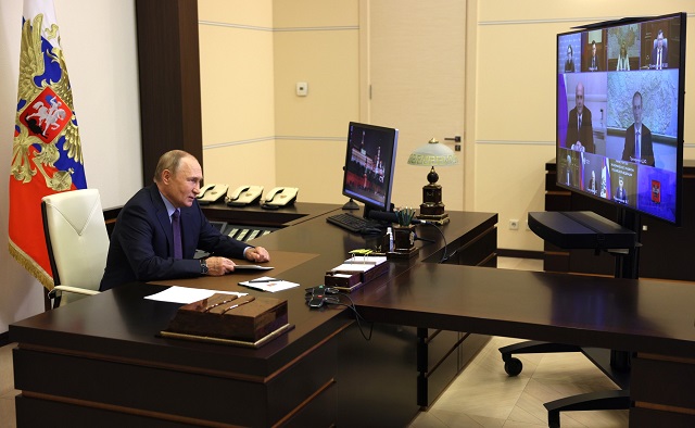 Путин: при подготовке бюджета нужно учитывать факторы, влияющие на его доходную часть