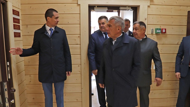 Минниханов оценил новый Центр правовой помощи в татарстанском поселке Богатые Сабы