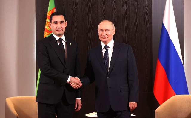 Путин поздравил Бердымухамедова с Днем независимости Туркмении 