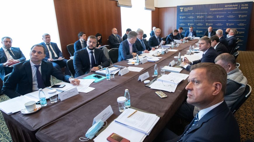 Президент «Нефтехимика» Шигабутдинов принял участие заседании попсовета РФС