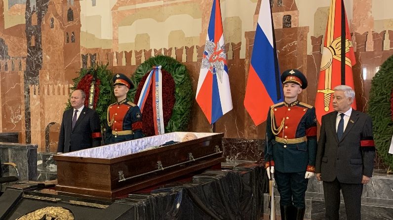 «Наш генерал»: Россия попрощалась с ветераном шести войн Махмутом Гареевым (ВИДЕО)