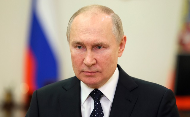Путин: спецслужбы должны быстро реагировать на воинствующий национализм