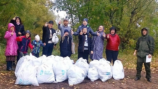 120 кг мусора собрали во время акции по очистке Волги по нацпроекту в Татарстане