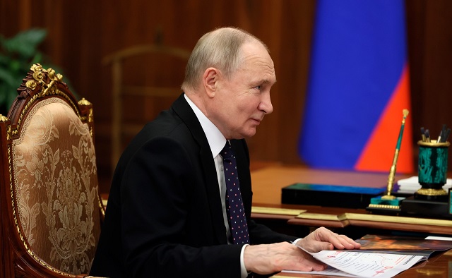 Путин поручил разработать основные принципы подготовки новых нацпроектов