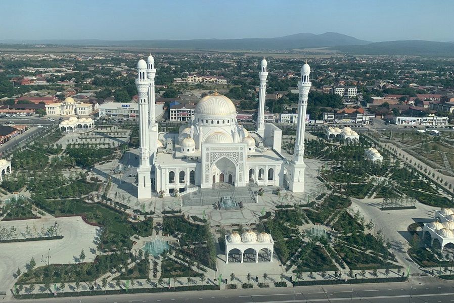 В Чечне открылась крупнейшая в Европе мечеть "Гордость мусульман"