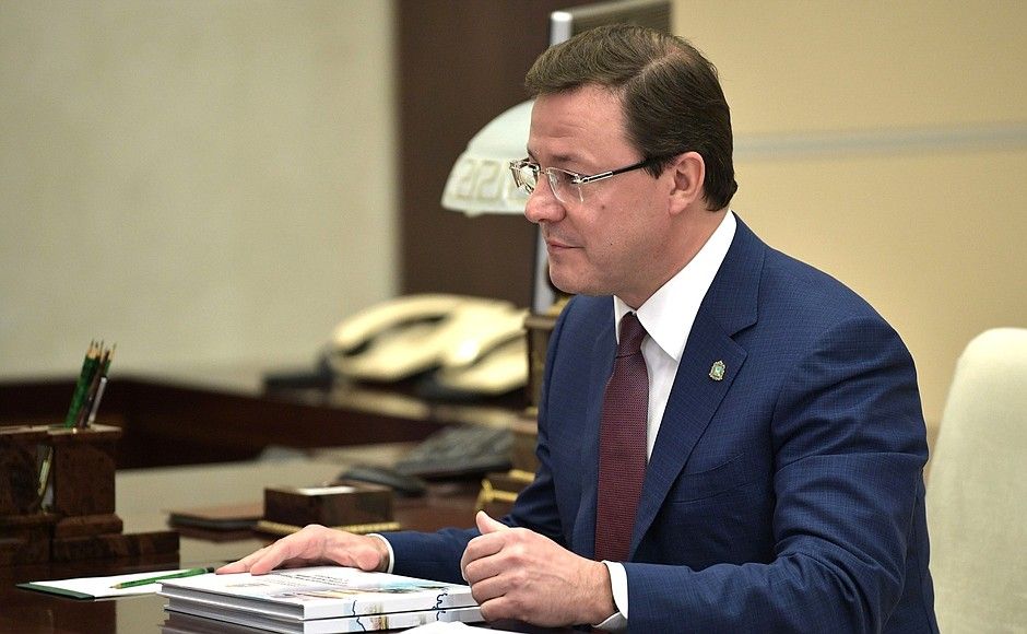 Губернатор Азаров анонсировал массовые увольнения в руководстве «Крыльях Советов»