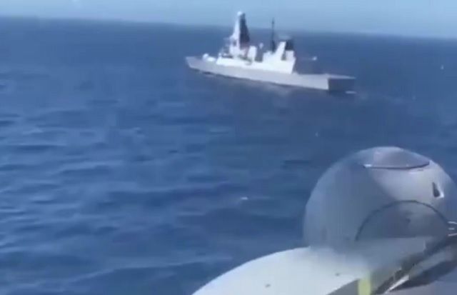 Российские военные открыли огонь из-за нарушения границ РФ британским эсминцем