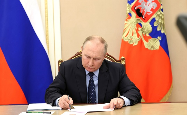 Путин поручил проработать в России увеличение межремонтных сроков для всех автодорог