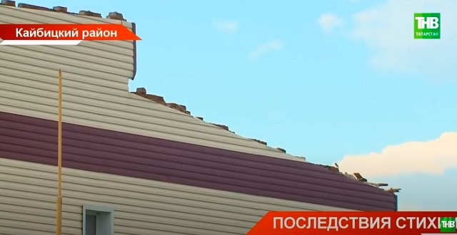 Сорванные крыши и поваленные деревья: в Татарстане ликвидируют последствия урагана