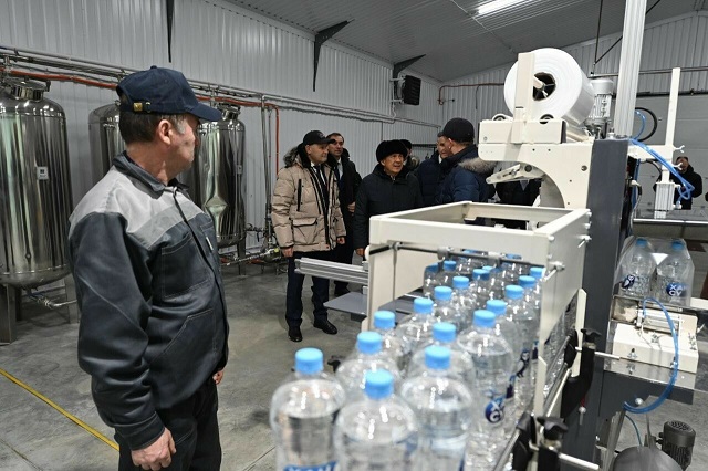 Минниханов посетил новый цех по производству минеральной воды в Черемшане