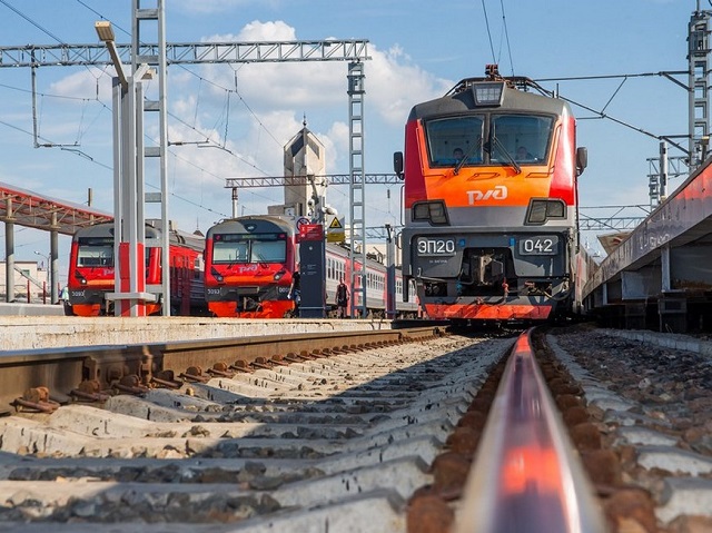 Прокуратура запретила остановку поездам на переходе через ж/д пути в Казани