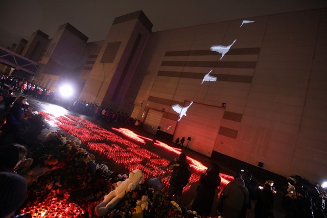 Проекция «Журавли» появилась на здании «Крокуса» в память о жертвах теракта