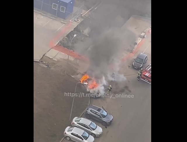 В сети разместили видео с горящим автомобилем в Набережных Челнах — поджигателям по семь лет