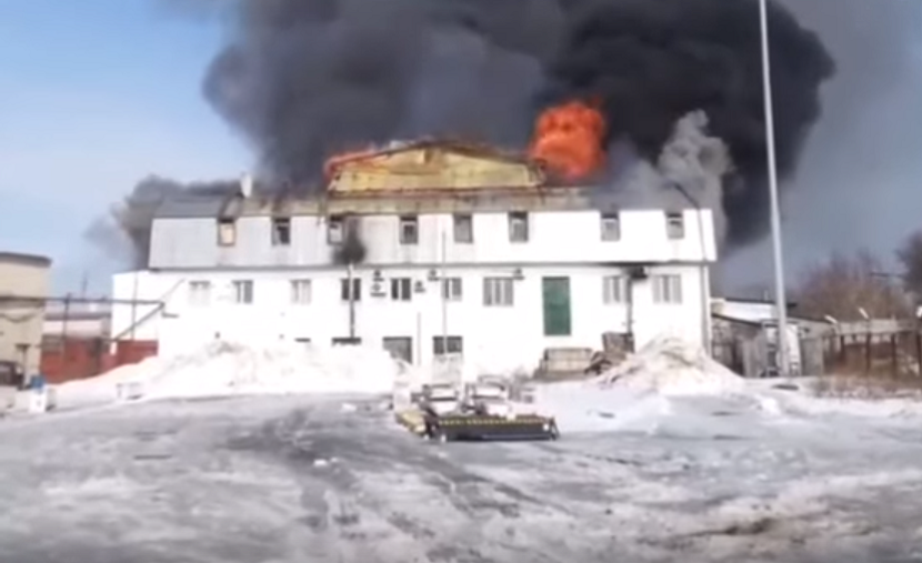 Видео: в Авиастроительном районе Казани горит склад