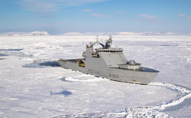 Норвежский военный корабль KV Svalbard вторгся в воды Северного морского пути