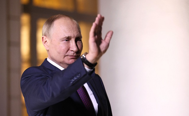 Путин: мир постепенно избавляется от диктатуры стран, пытающихся загнать остальных в экономическую кабалу