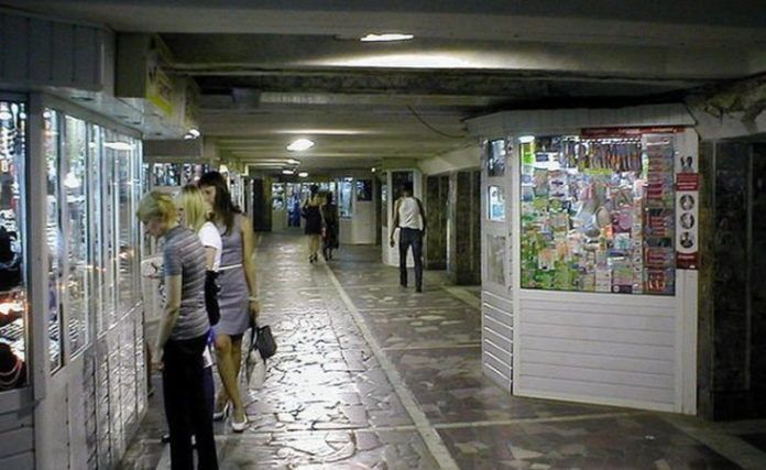 Подземный переход на площади Тукая в Казани очистят от торговых павильонов 