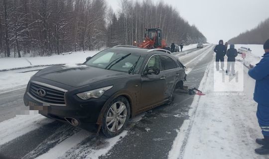 В Татарстане на трассе у внедорожника вырвало колесо