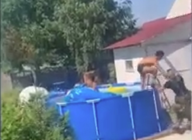 В Татарстане отдыхающий в бассейне с красоткой жулик угодил в руки полицейских