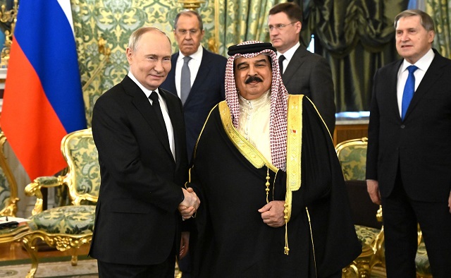 Путин подарил королю Бахрейна произведенный в Татарстане удлиненный Aurus