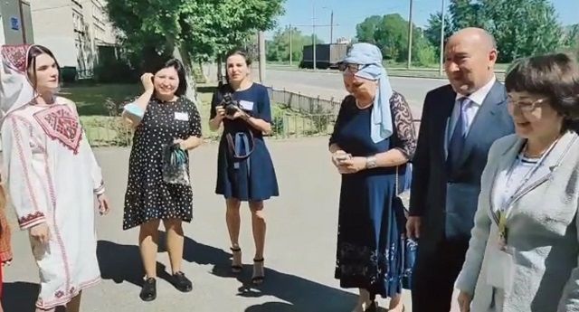 Марат Ахметов посетил Казанский техникум народных художественных промыслов