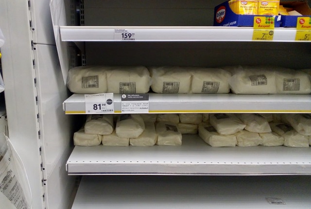 Сахар на полках казанских магазинов появился, судя по ценам его везли c Кубы