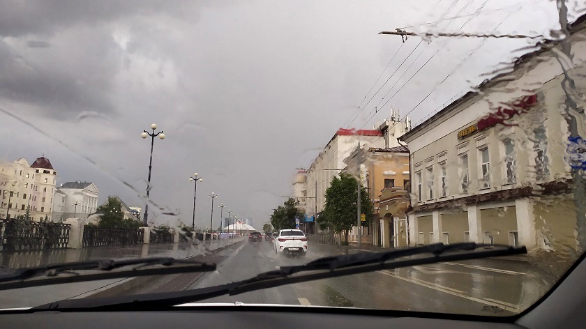 Снова непогода: на Татарстан надвигаются ливни, грозы и сильный ветер