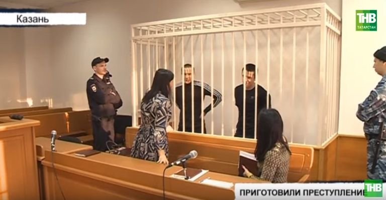 В Казани прошел суд над мужчинами, напавшими с ножом и дубинкой на продавца и ограбивших магазин (ВИДЕО)