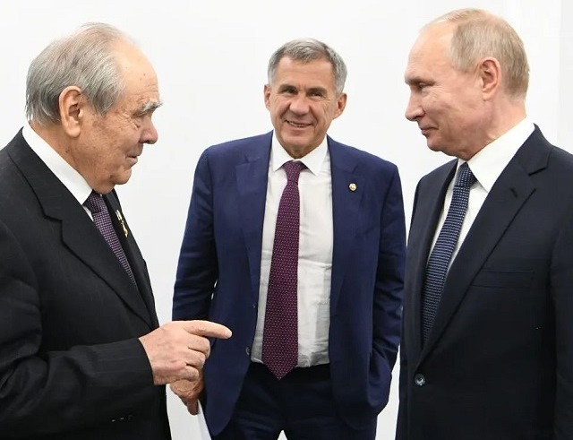 Минниханов поздравил Путина с 69-летием 
