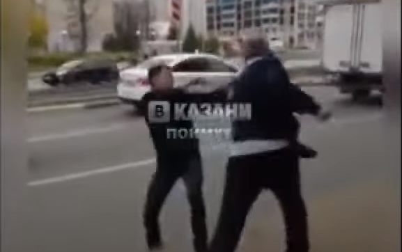 В Казани состоялся кулачный бой двух водителей автобусов (ВИДЕО)
