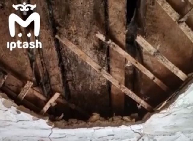 ЖЭУ связало обрушение потолка в квартире в Залесном с работой стиральной машины