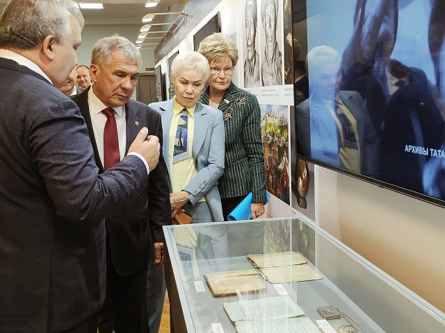 Минниханов посетил открывшуюся в Госдуме РФ выставку в честь 1100-летия принятия ислама
