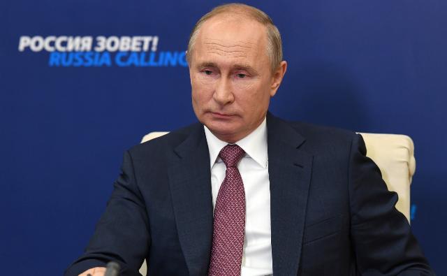 Путин заявил о непредсказуемости курса доллара в случае победы Байдена