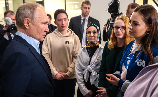 Президент РФ поддержал идею вновь провести Всемирный фестиваль студентов и молодежи
