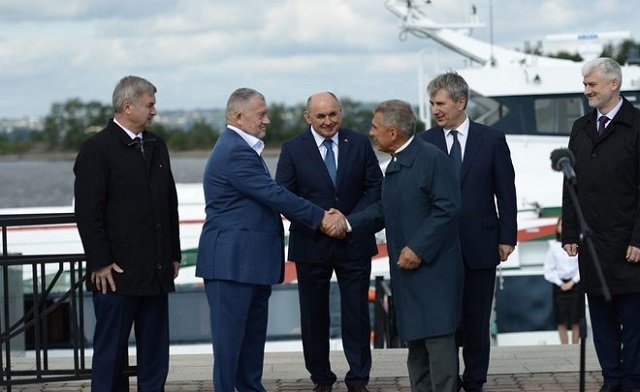 Рустам Минниханов посетил церемонию спуска новых пассажирских судов на воду
