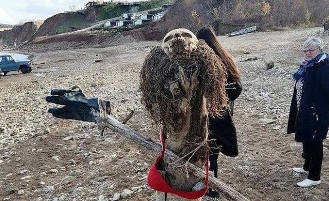 В Татарстане на территории глэмпинга из человеческих останков соорудили чучело