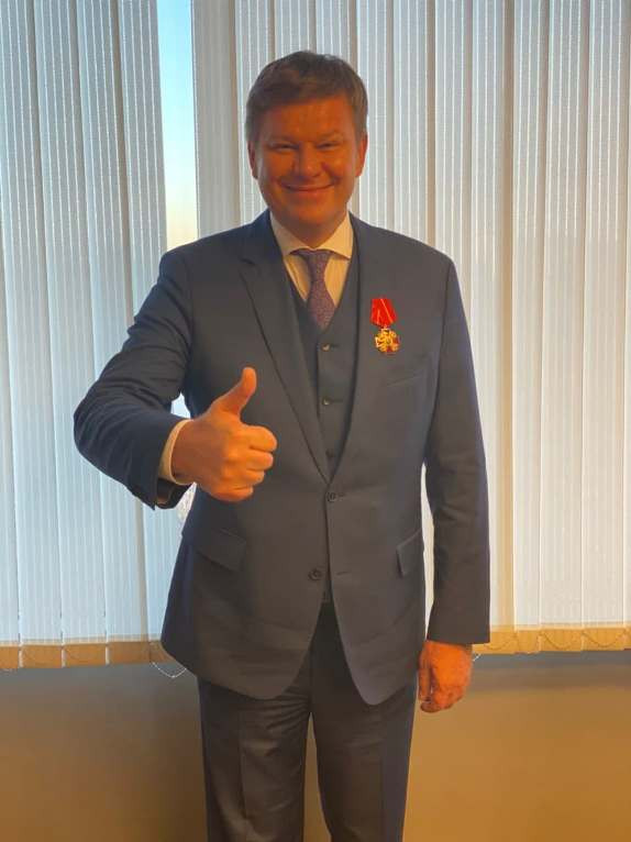 «С утра под коньяком»: Губерниев вновь намекнул на алкоголизм Ольги Бузовой