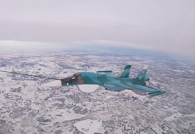 Минобороны РФ опубликовало видео дозаправки в воздухе самолетов Су-34 и Су-24МР