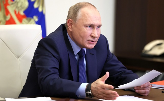 Песков заявил об обеспокоенности Путина действиями США в Черном море