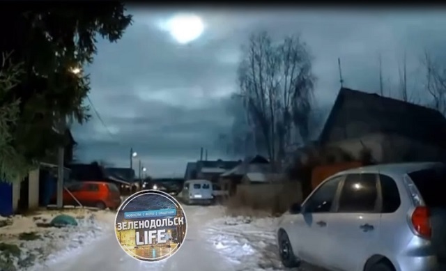 Момент падения метеорита в небе над Татарстаном попал на видео