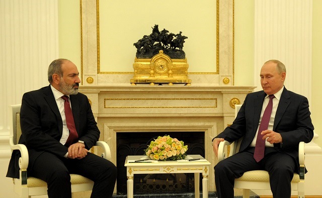 Путин и Пашинян в ходе телефонного разговора обсудили ситуацию в Нагорном Карабахе