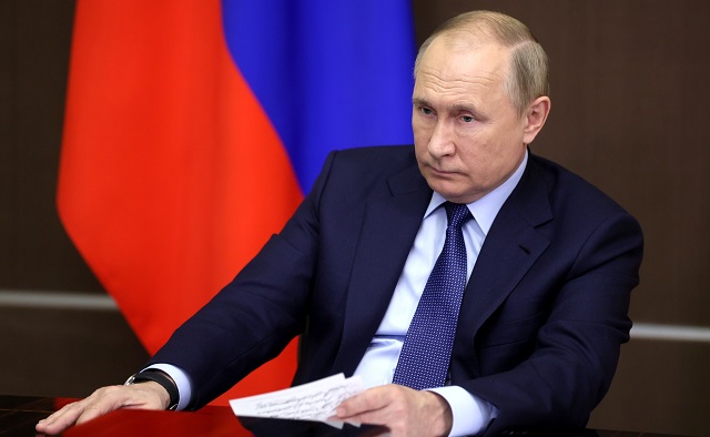 Путин уволил предлагавшего отправлять заключенных в Арктику главу ФСИН