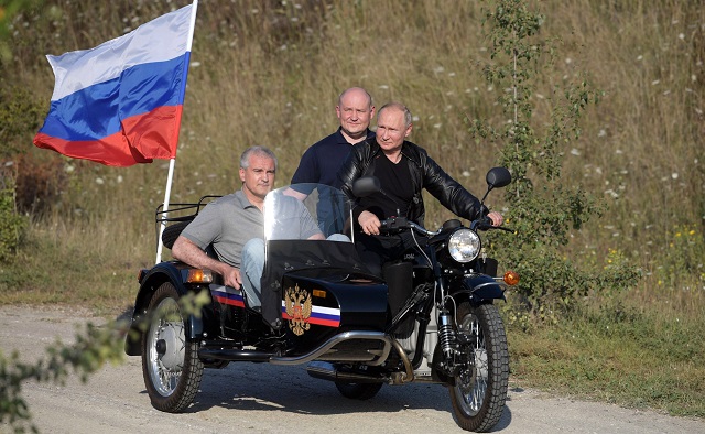 Президент России Владимир Путин собрался за границу