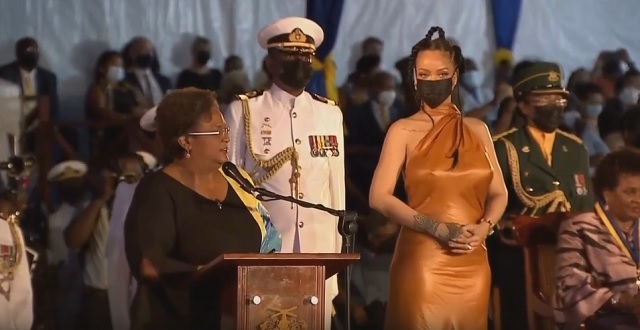 Певица Рианна объявлена национальным героем республики Барбадос
