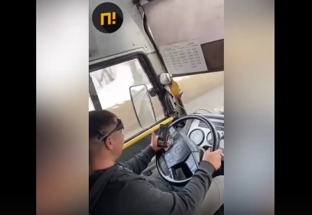 В Кемерове наказали водителя автобуса, смотревшего за рулем Tiktok – видео